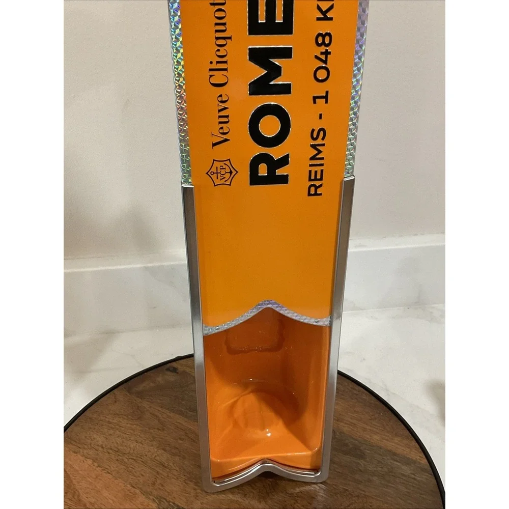 Limited Edition VEUVE CLICQUOT Destination ROME Arrow Presentation Box Tin Empty
